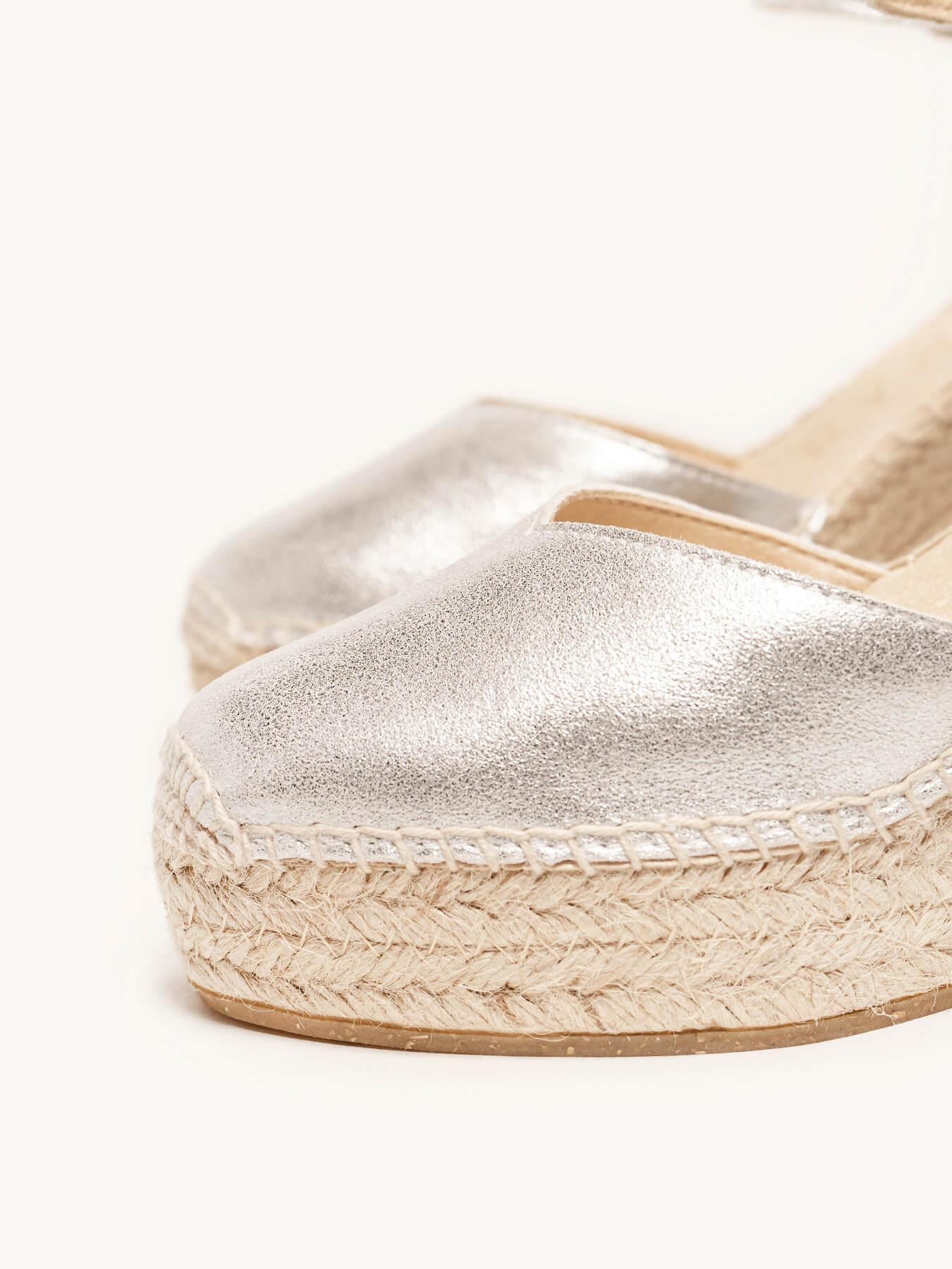 Sandália Anabela Alta Jara Camurça Metálica Prateado