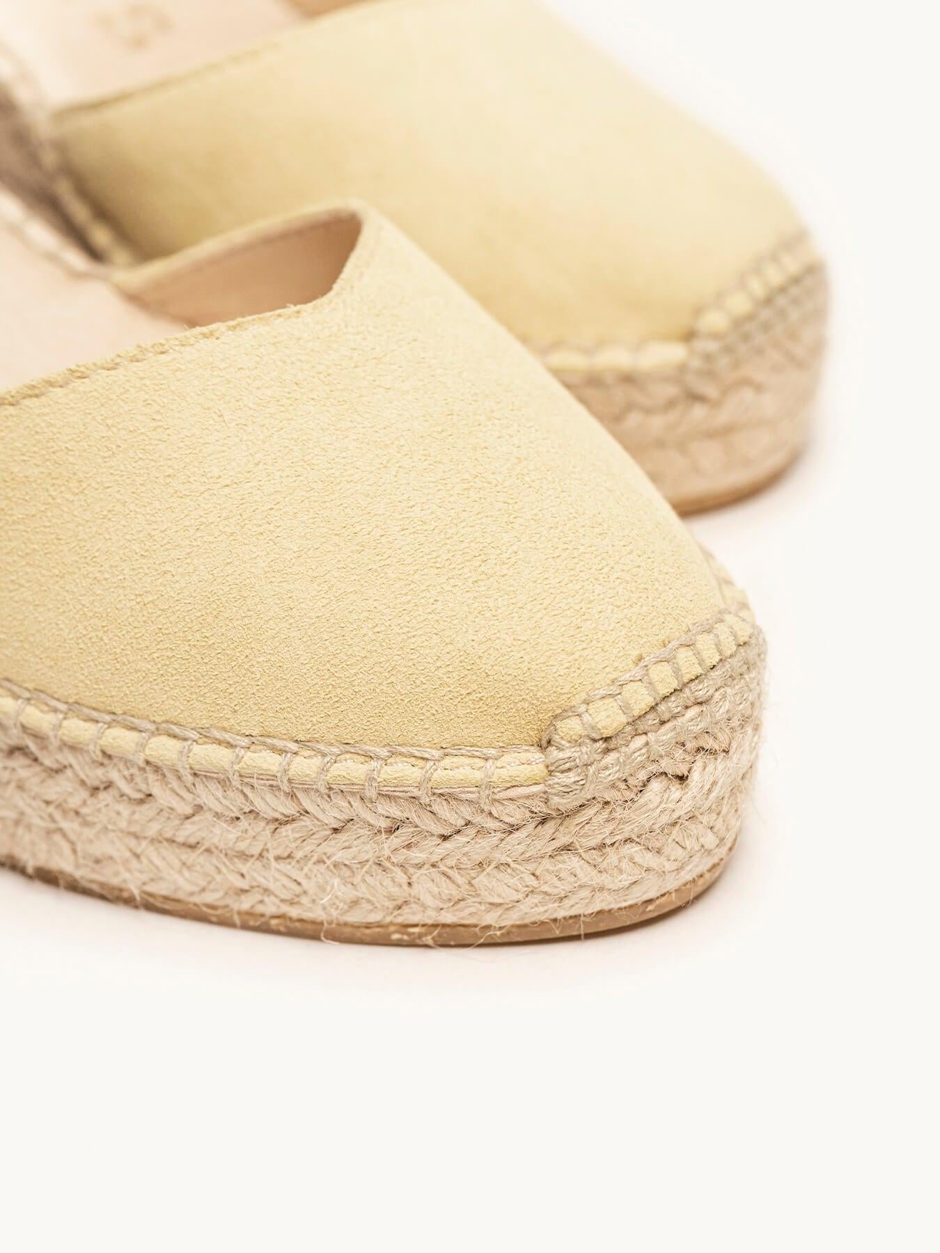 Sandália Anabela Média Plataforma Jara Camurça Amarelo