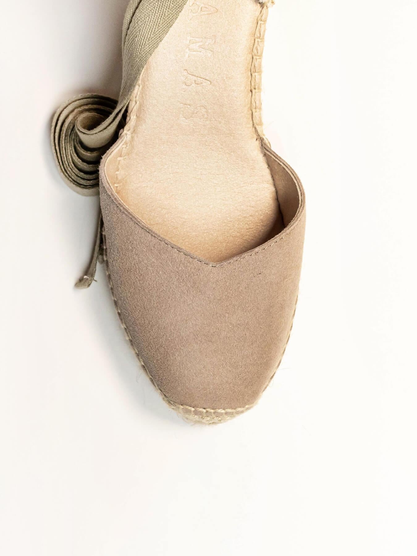 Sandália Romero Anabela 10 cm Camurça Pedra
