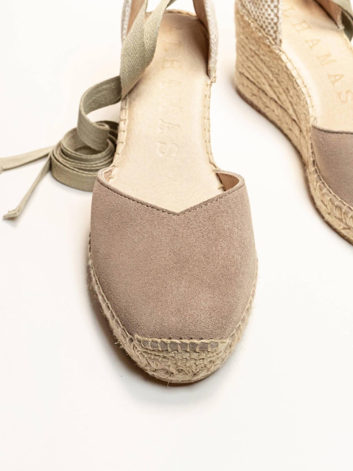 Sandália Anabela Média Romero Camurça Pedra