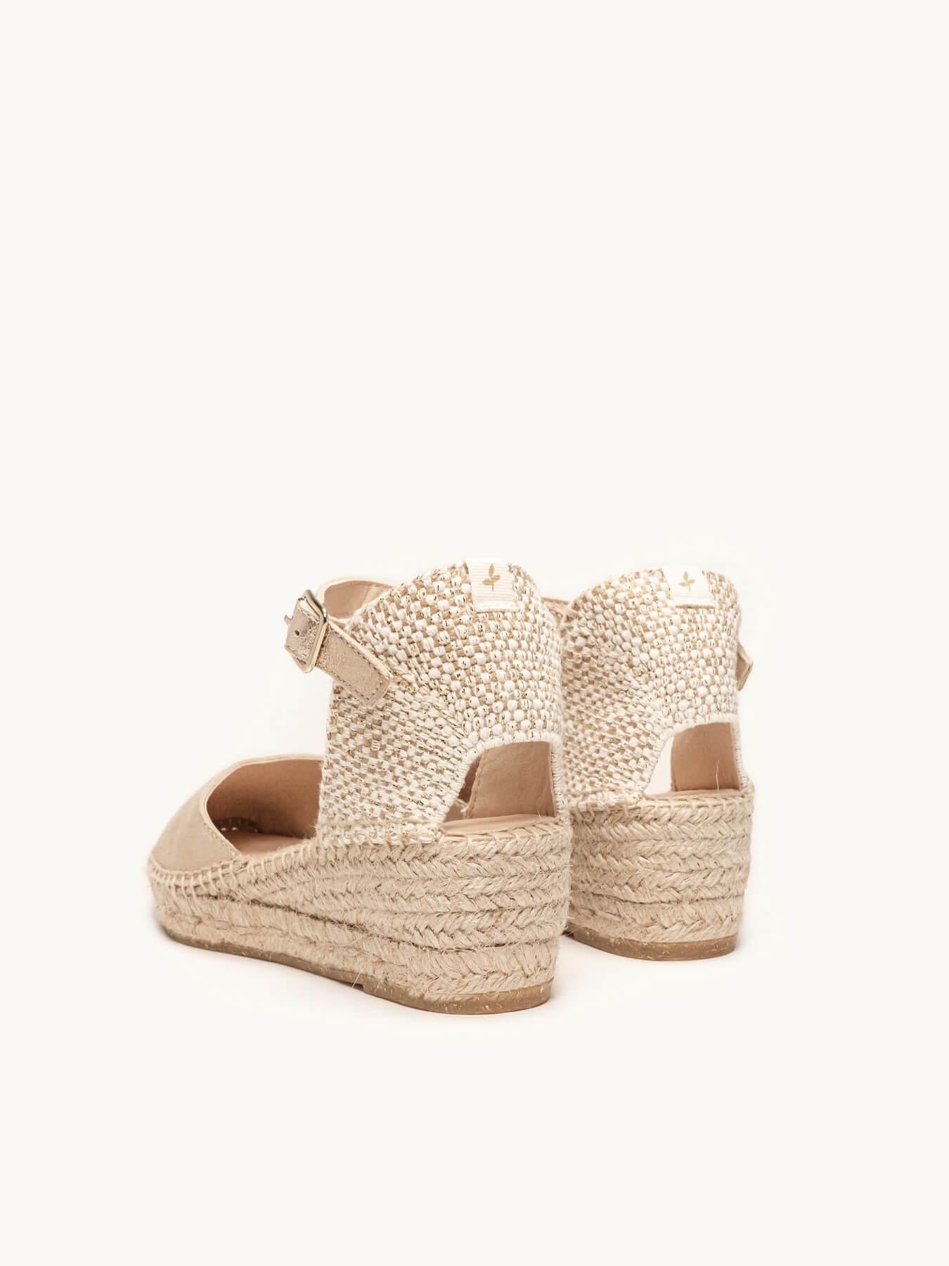 Sandália Anabela Baixa Jara Camurça Ouro Metalizado