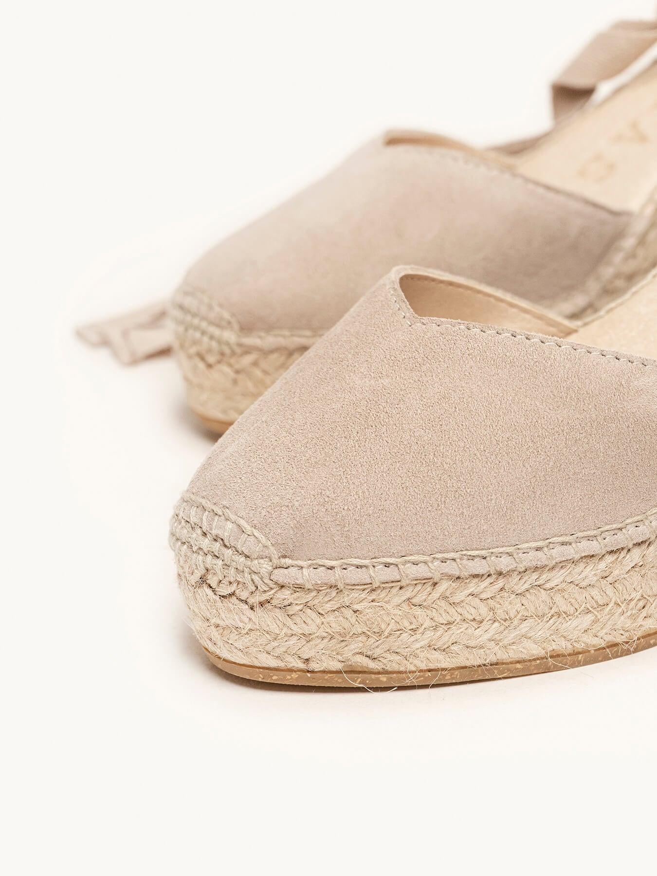 Sandália Anabela Média Romero Camurça Pedra