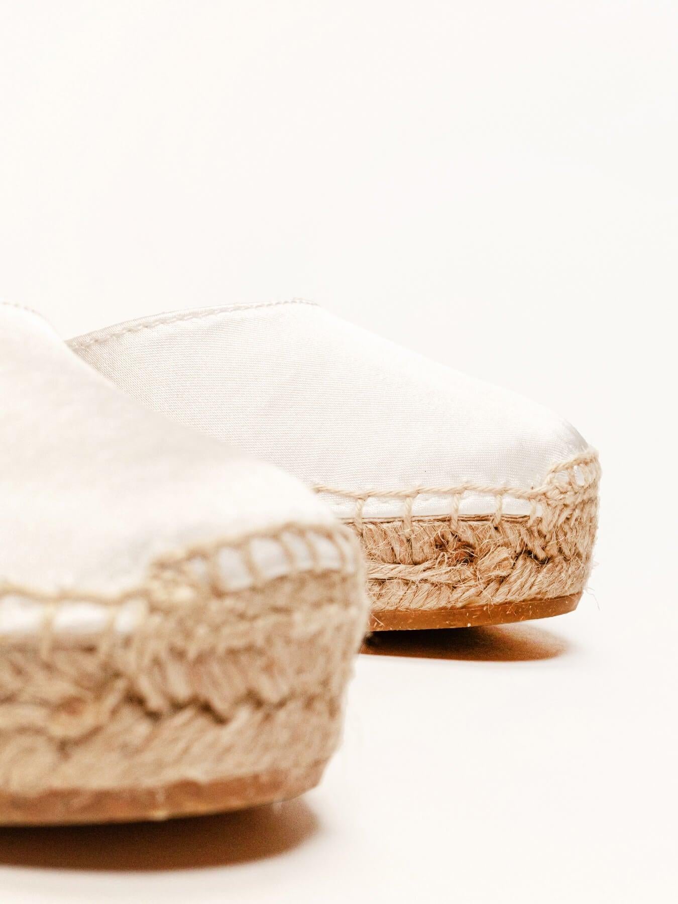 Sandália Anabela Média Dalia Cetim Branco