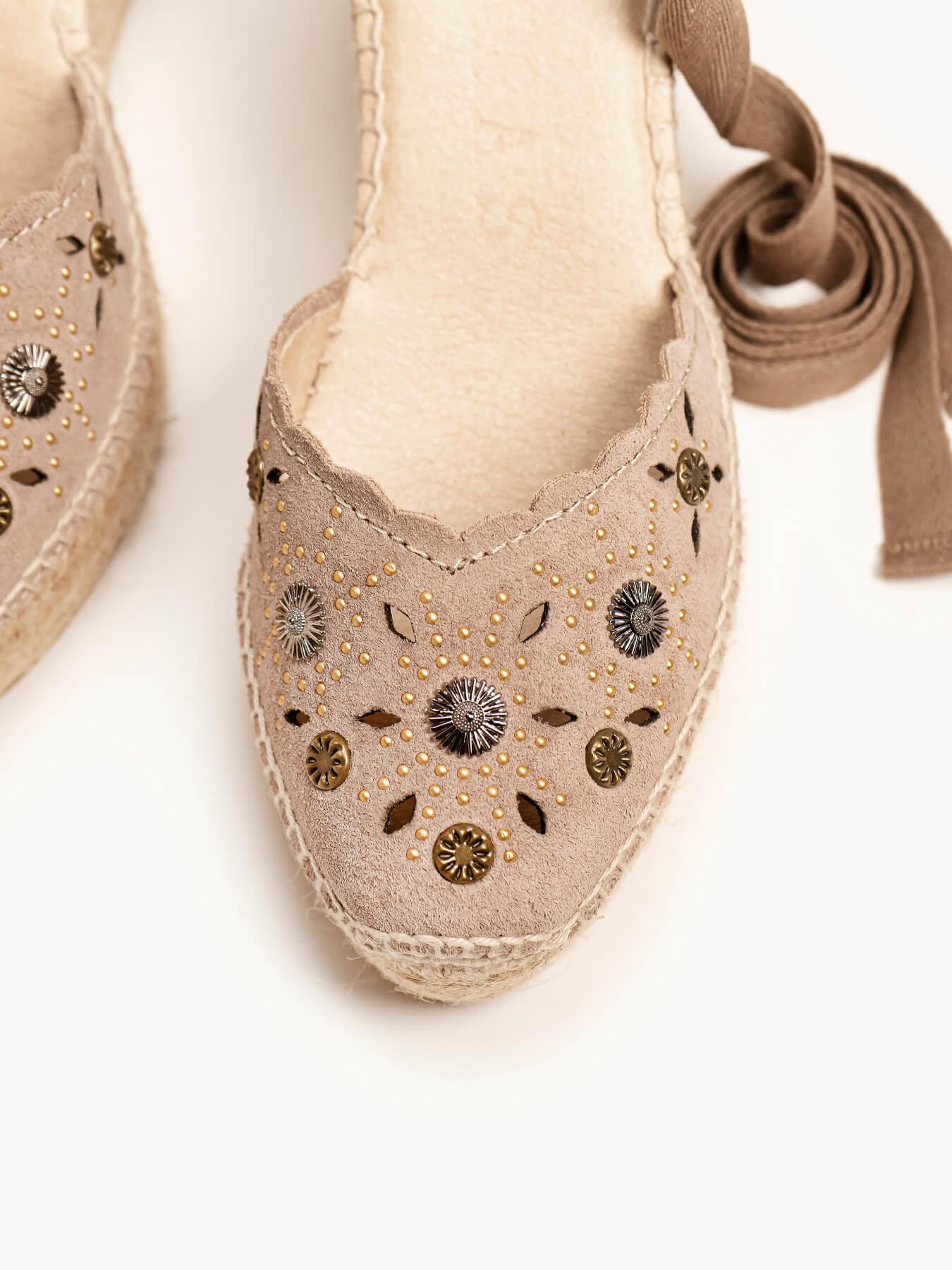 Sandália Romero Anabela 8 cm Camurça Taupe