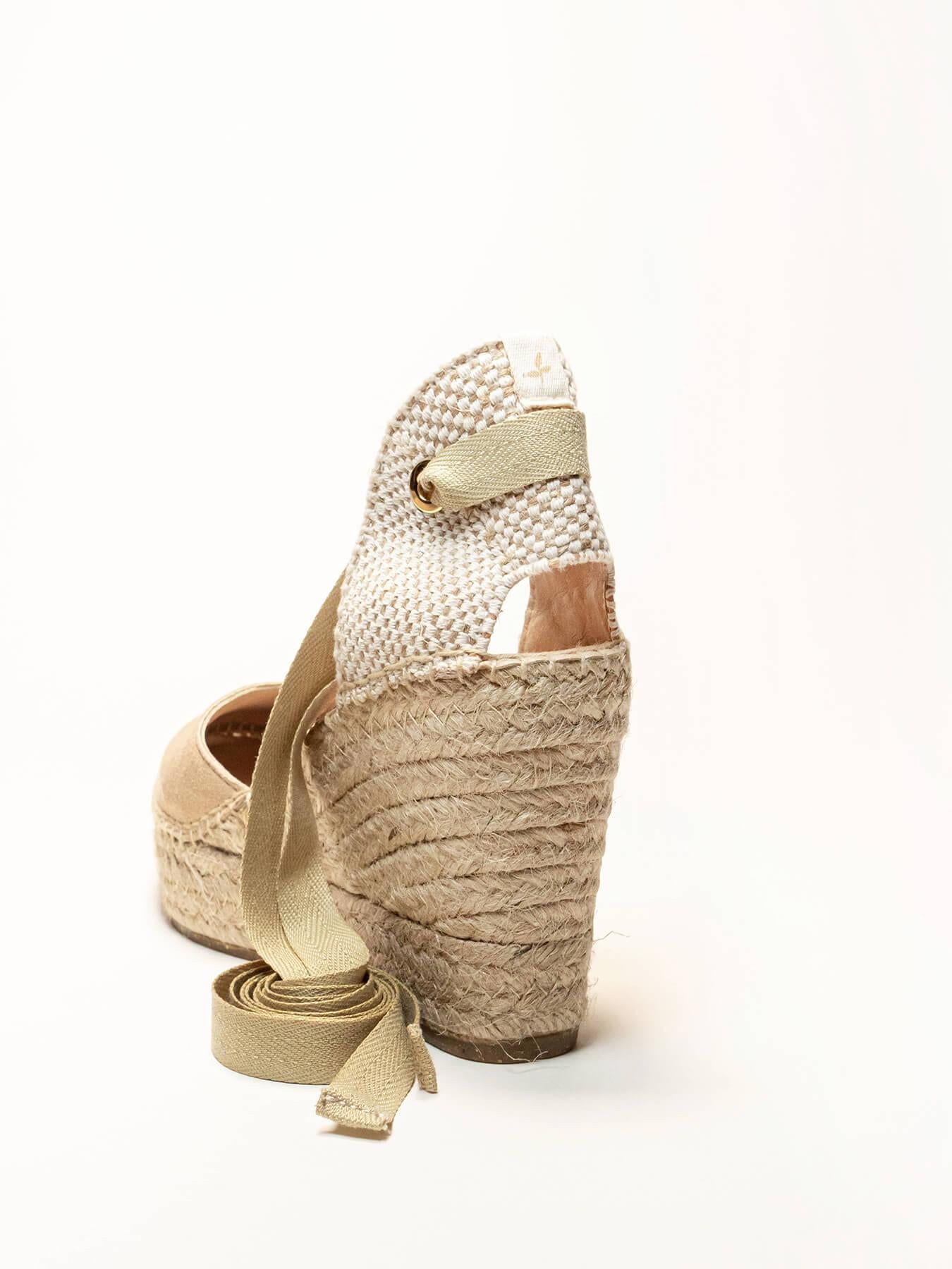 Sandália Anabela Alta Romero Camurça Bege