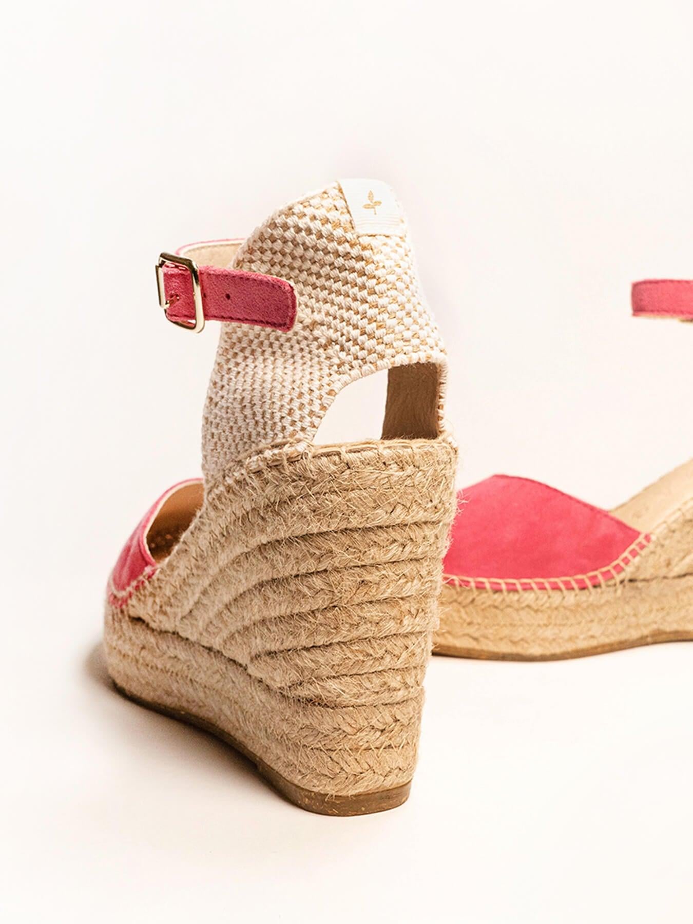 Sandália Anabela Alta Jara Camurça Fúcsia