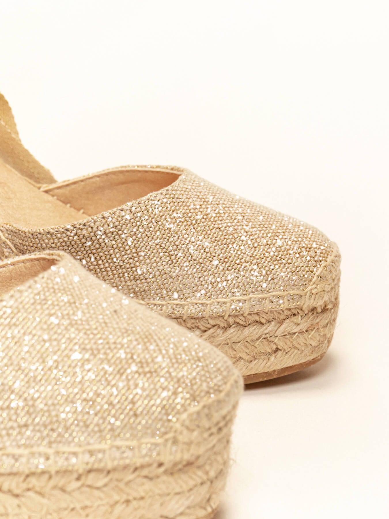 Sandália Anabela Alta Cala Linho Dourado Metalizado