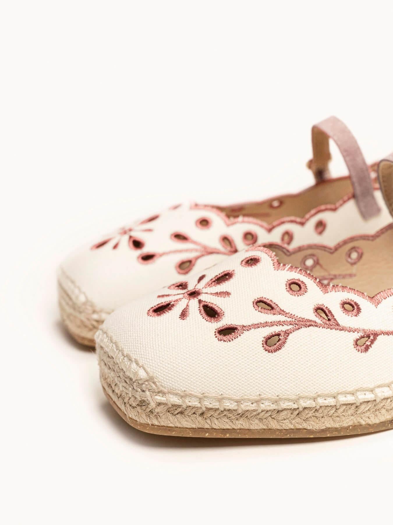 Sapatilha Campanilla Lona Bordada Bordô