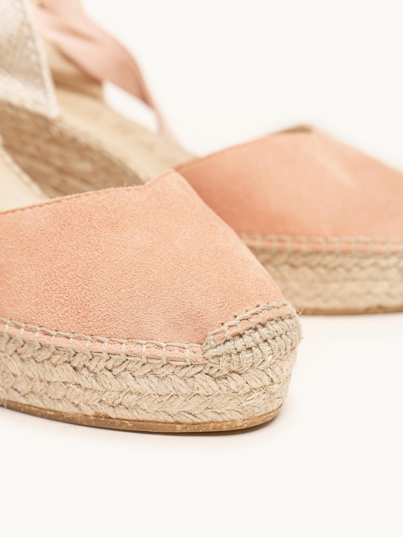 Sandália Romero Anabela 8 cm Camurça Laranja Claro