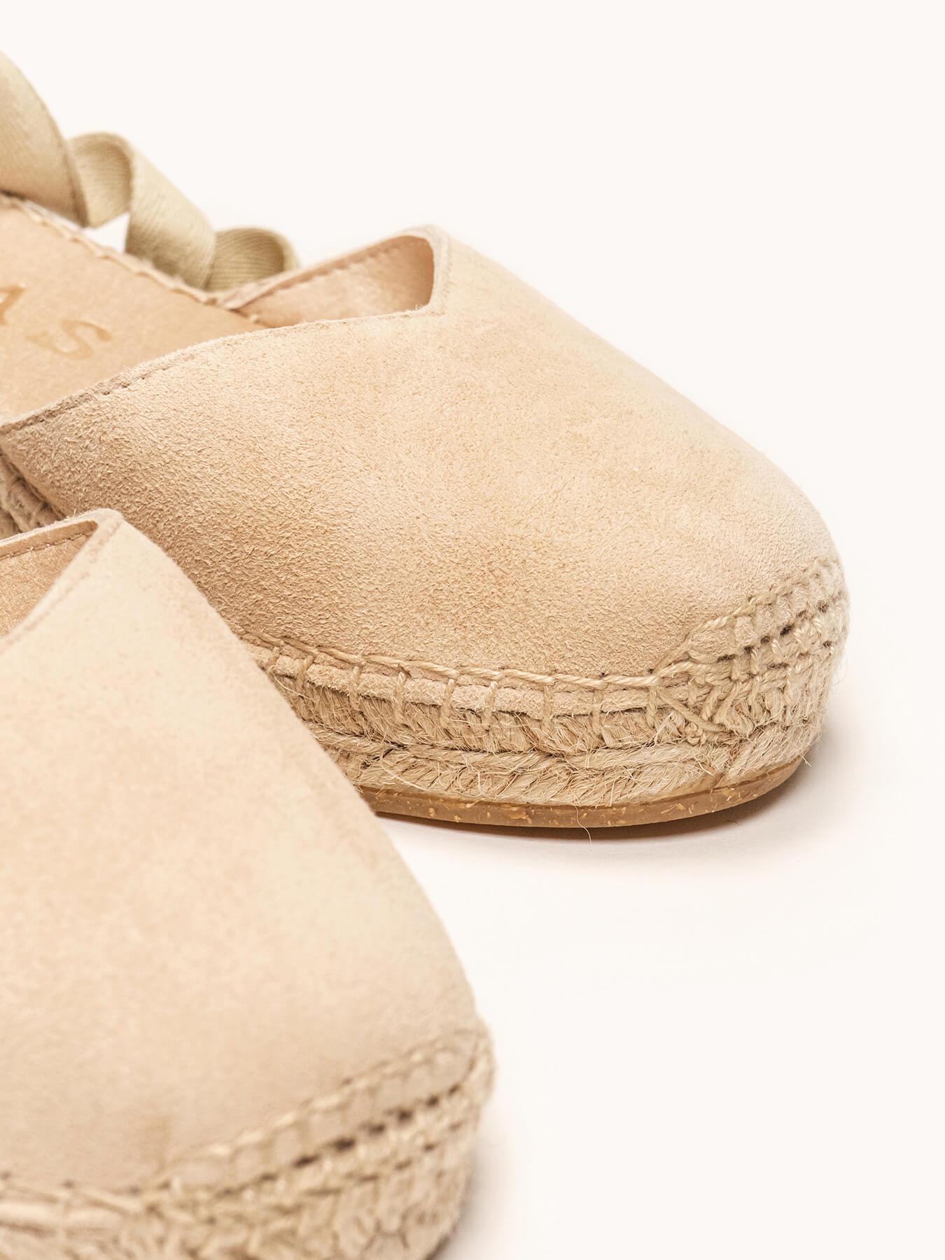 Sandália Anabela Baixa Romero Camurça Areia