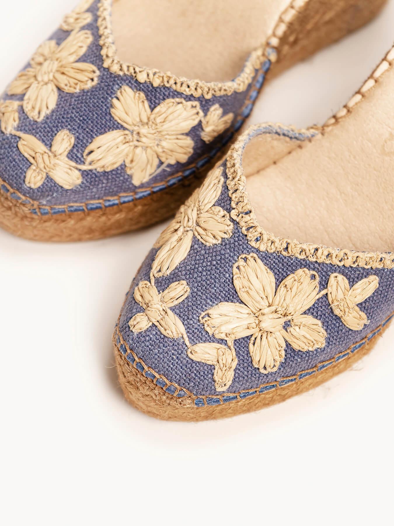 Sandália Romero Anabela 10 cm Bordado Azul Jeans