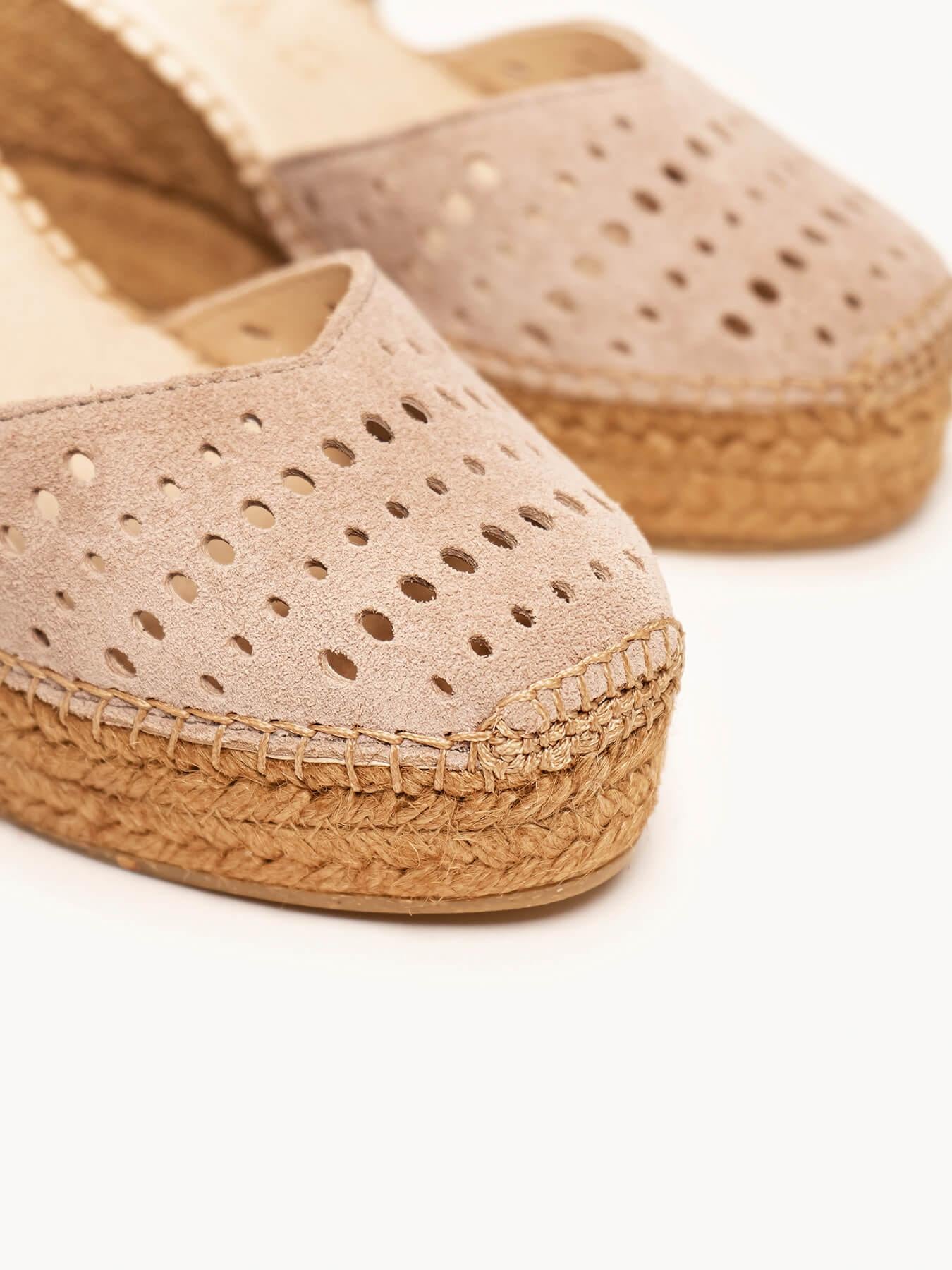Sandália Romero Anabela 8 cm Camurça Taupe