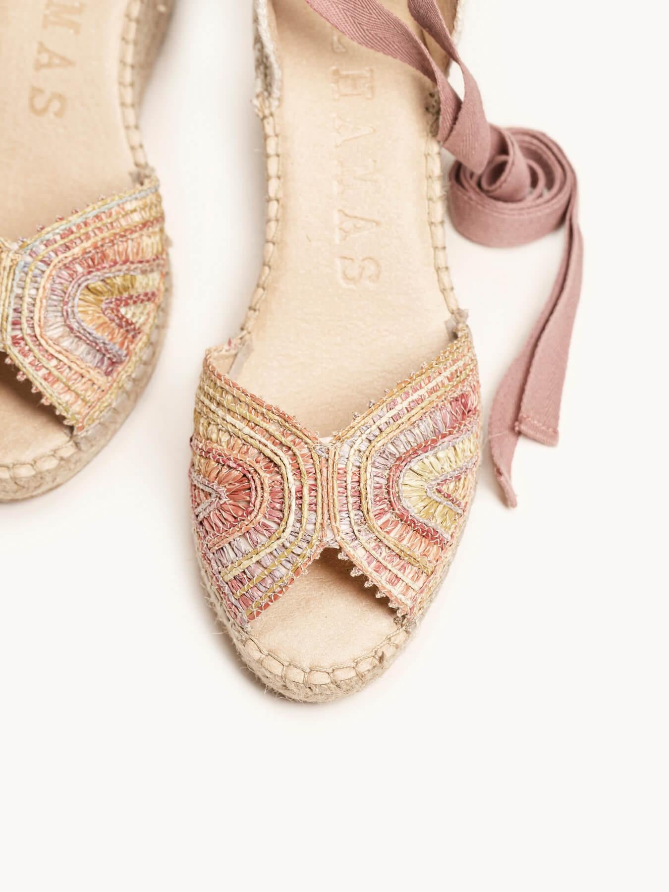 Sandália Anabela Média Lirio Ráfia Rosa Claro
