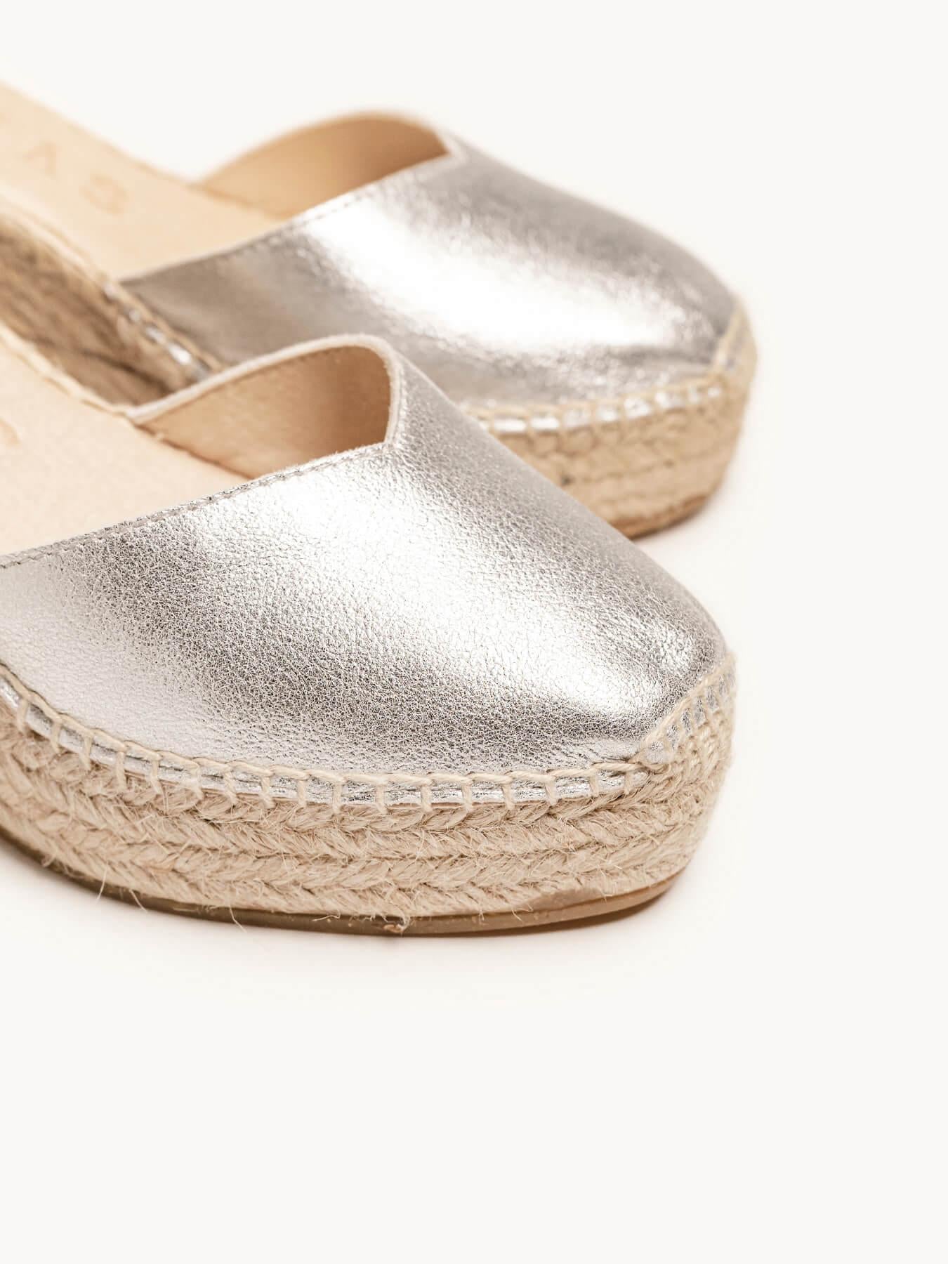 Sandália Anabela Média Plataforma Jara Camurça Prata Metalizado