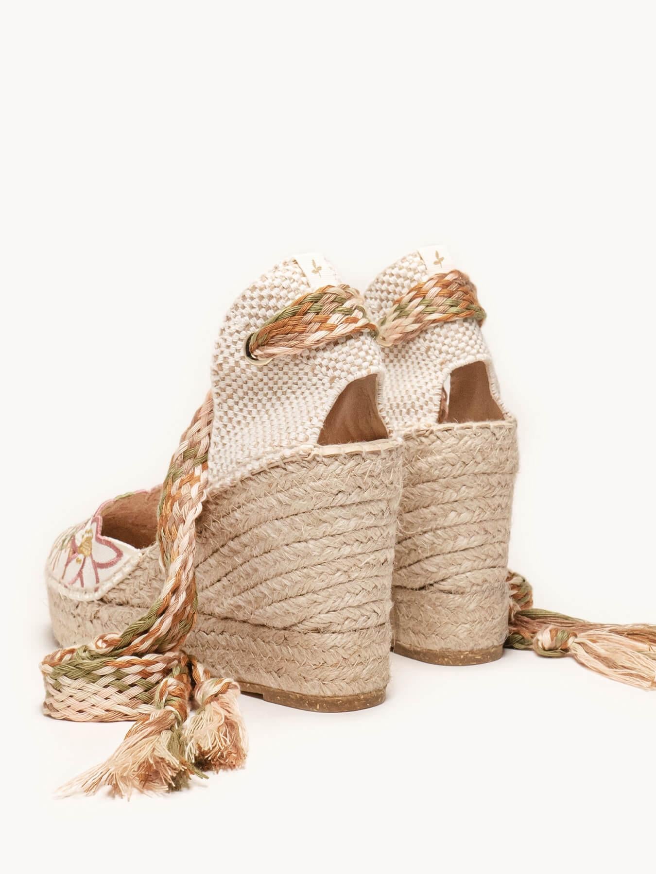 Sandália Anabela Alta Romero Bordado Silvestre Rosa