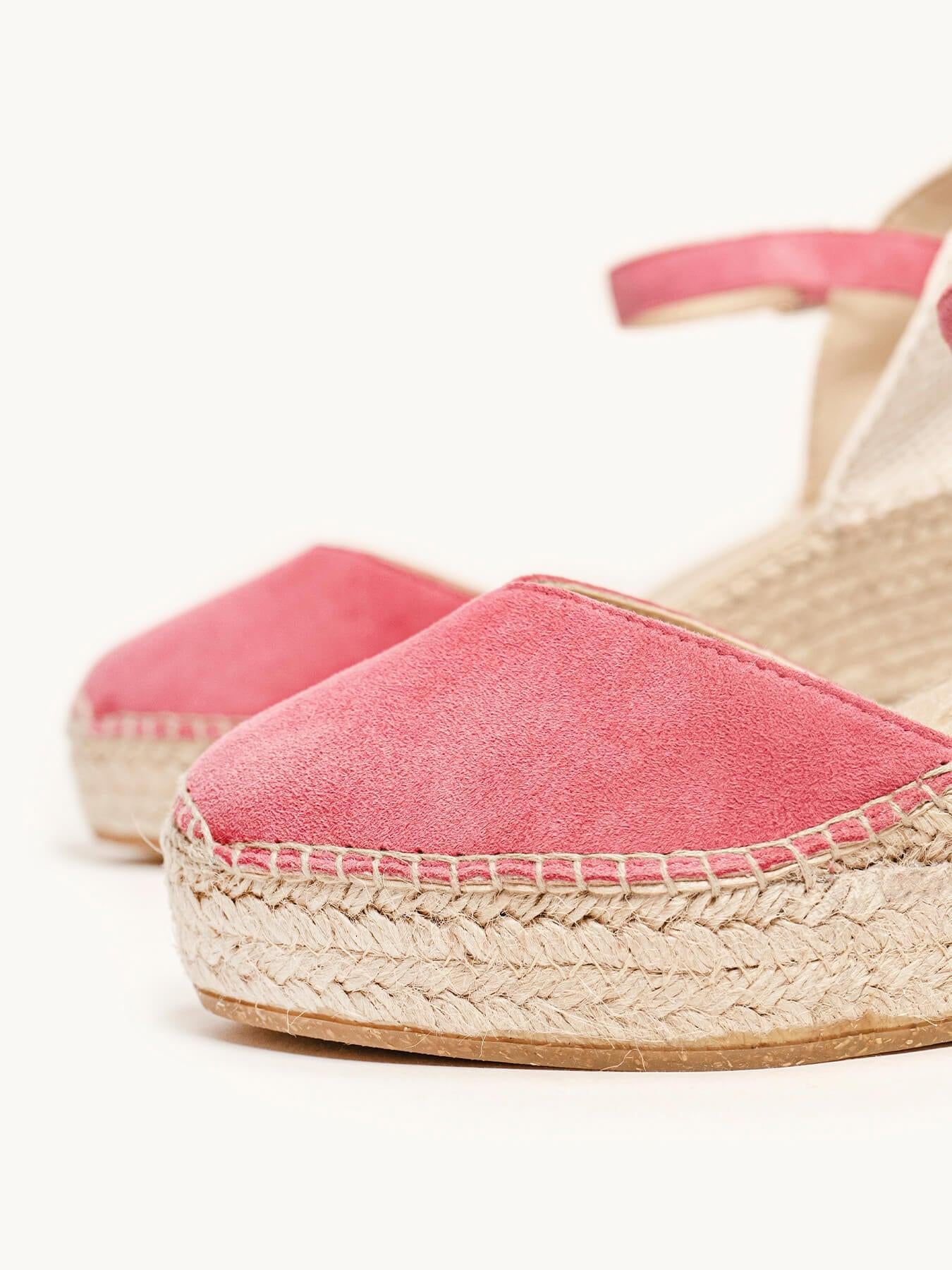 Sandália Anabela Média Plataforma Jara Camurça Rosa Fúcsia