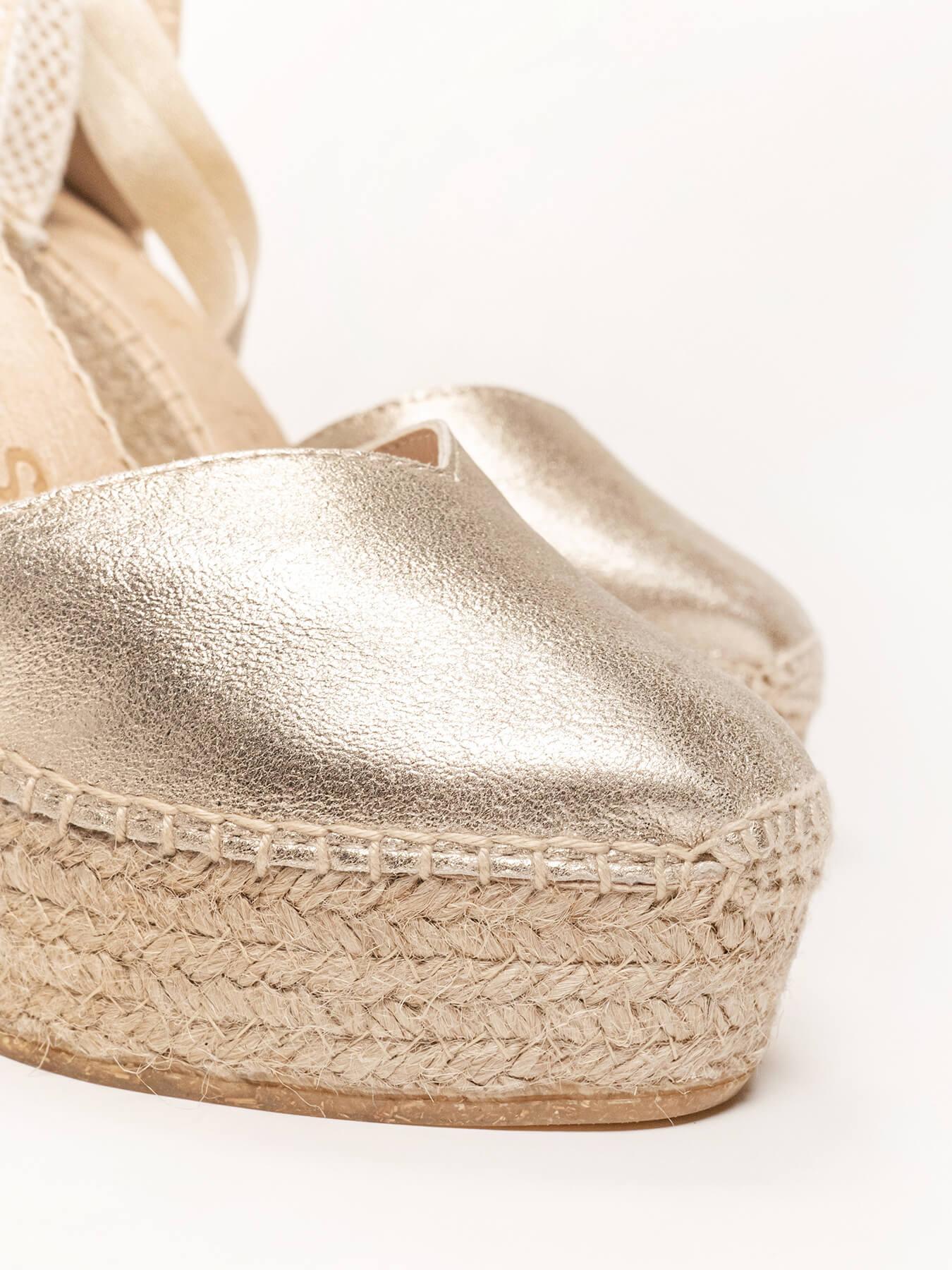 Sandália Romero Anabela 12 cm Camurça Dourado