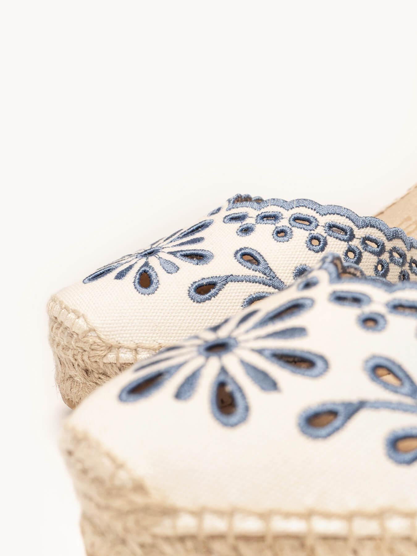 Sandália Anabela Média Romero Lona Bordada Azul Jeans