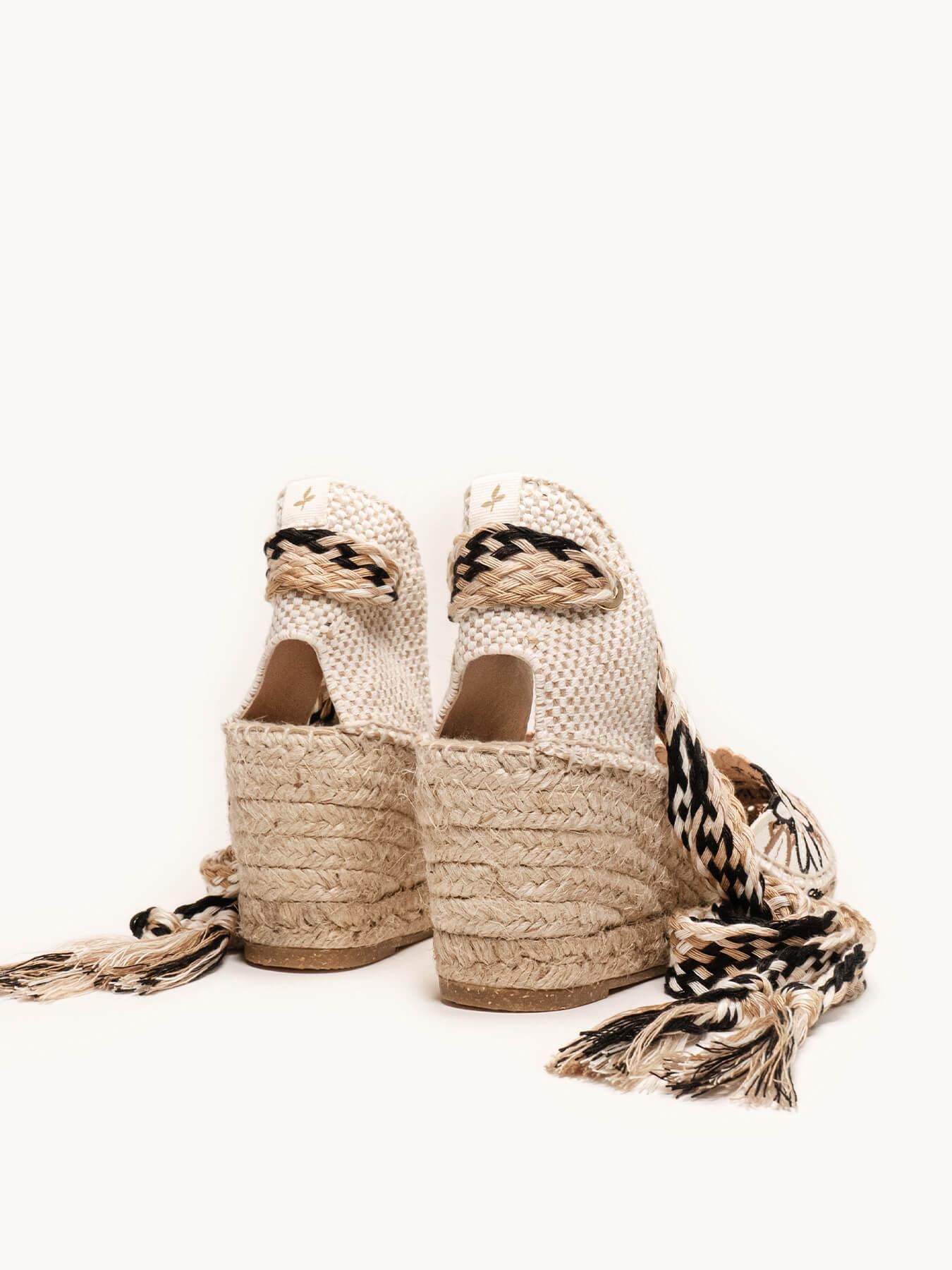 Sandália Romero Anabela 7 cm Bordado Areia