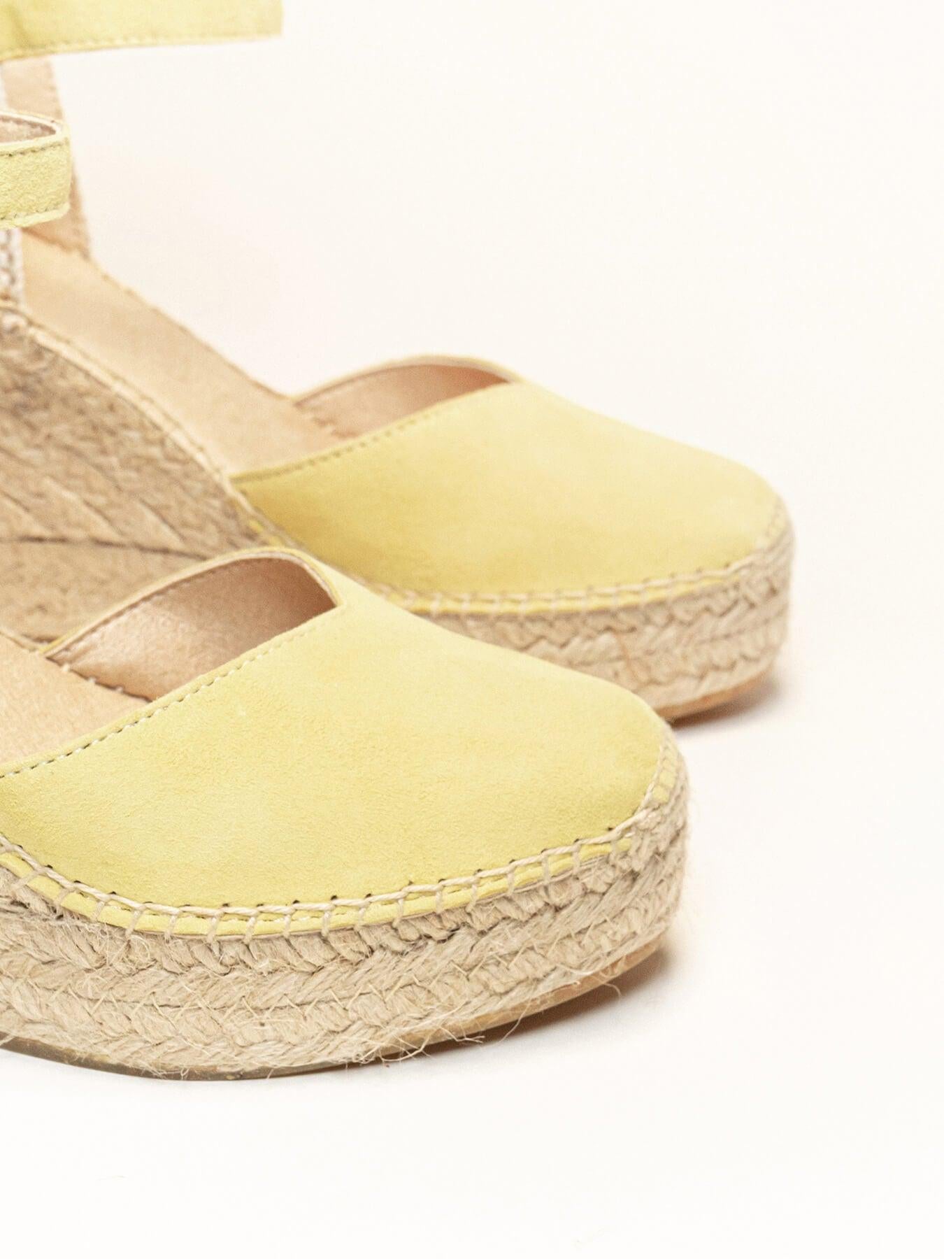 Sandália Anabela Alta Jara Camurça Amarelo