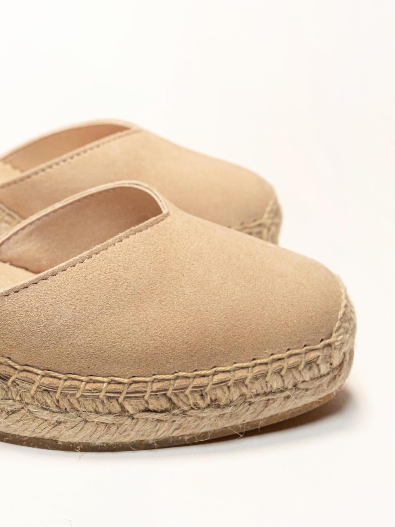 Sandália Romero Anabela 7 cm Camurça Areia