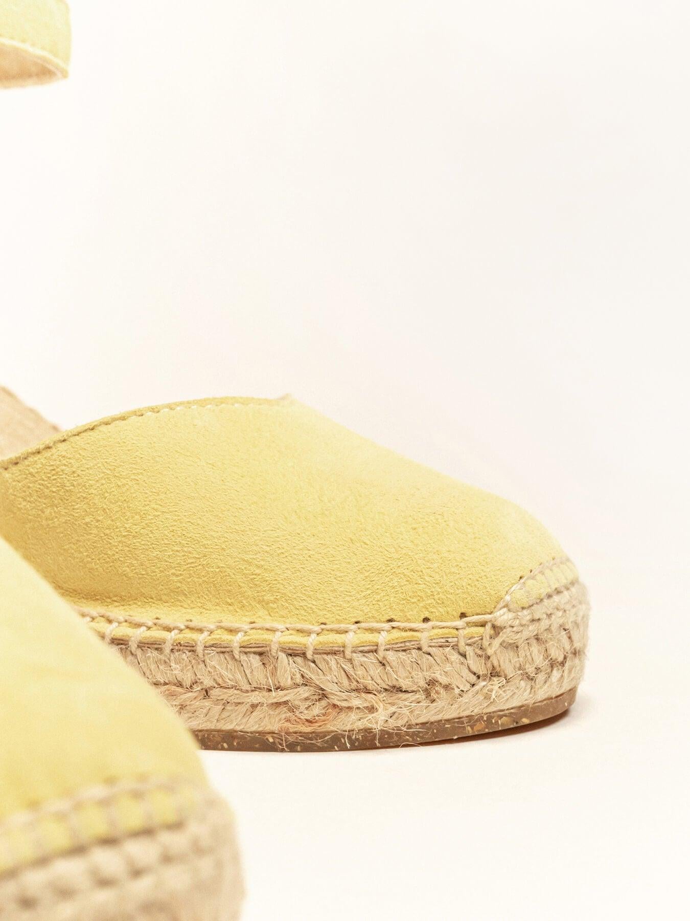 Sandália Anabela Média Jara Camurça Amarela