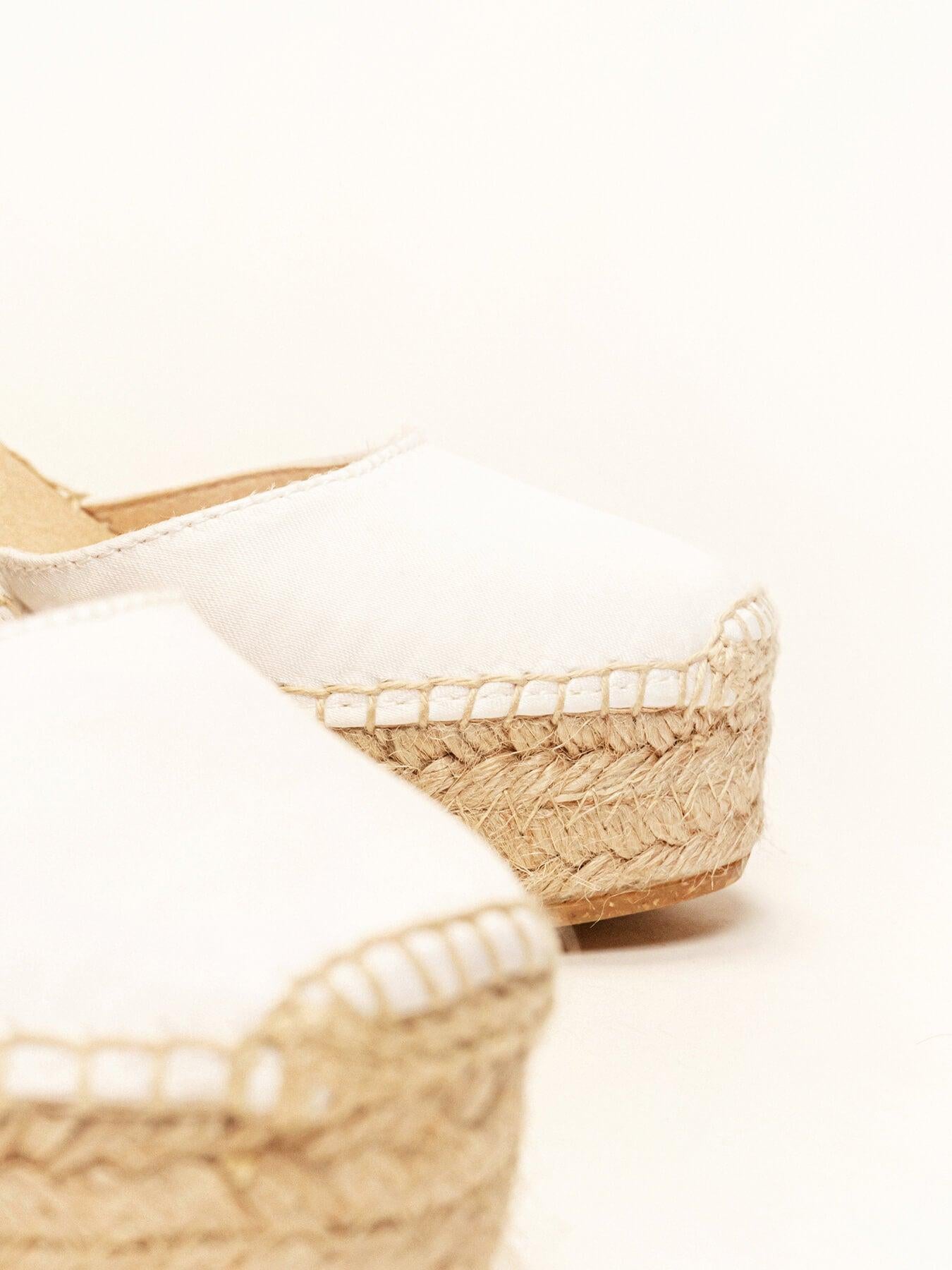 Sandália Anabela Alta Dalia Cetim Branca