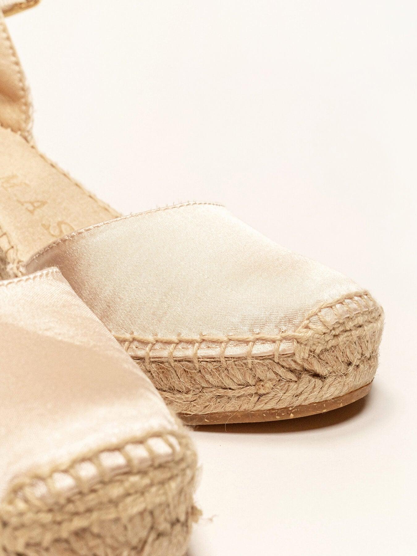 Sandália Anabela Média Dalia Cetim Crua