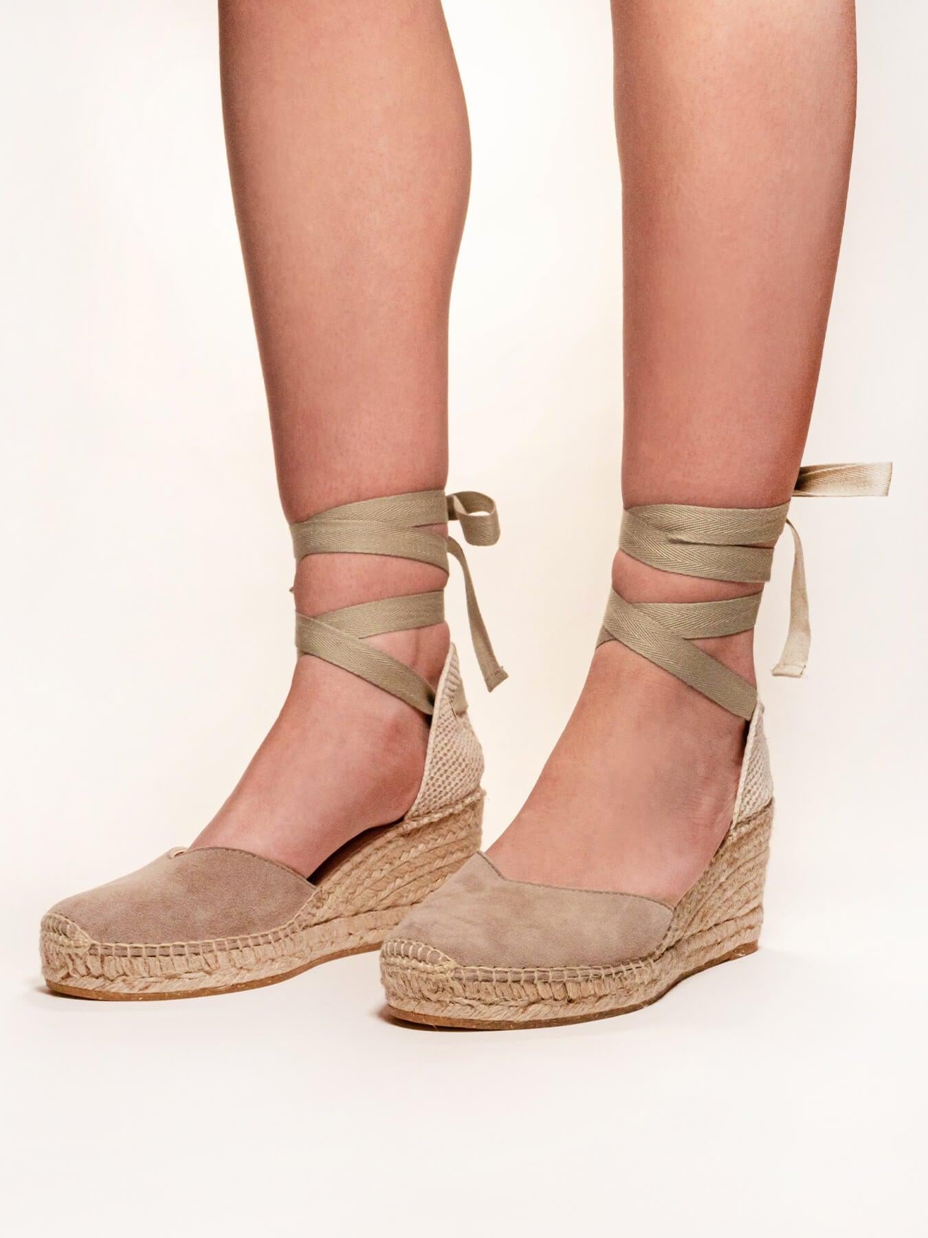 Sandália Anabela Média Romero Camurça Pedra