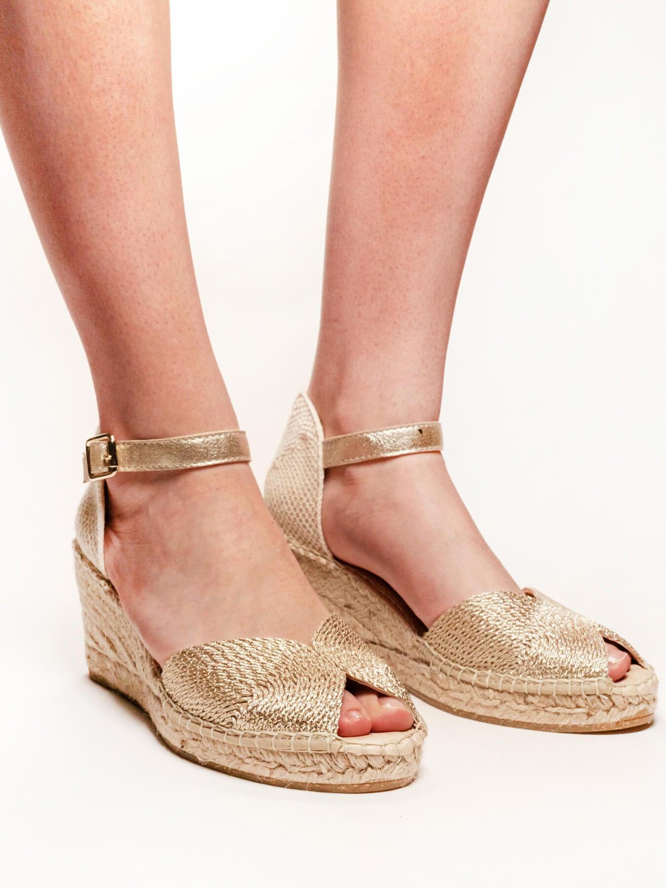 Sandália Aleli Anabela 7 cm Corda Dourado