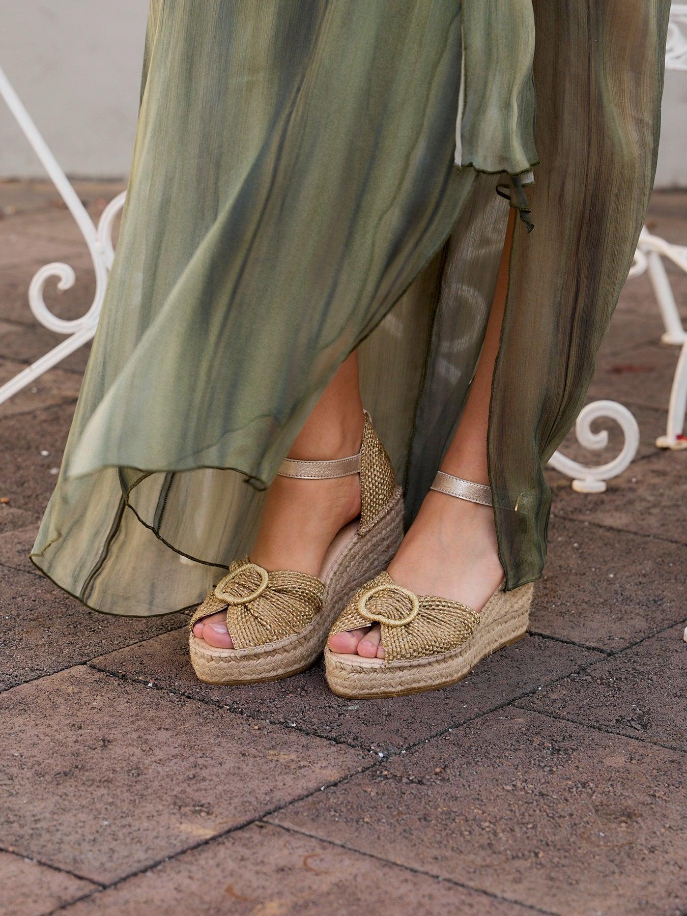 Sandália Anabela Média Plataforma Amapola Tira Dourado