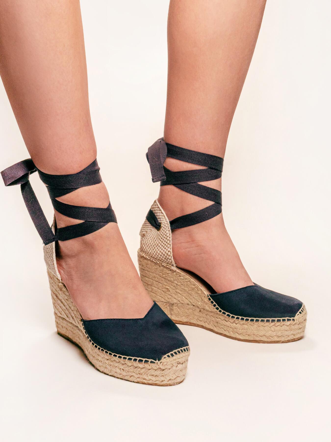 Sandália Anabela Alta Romero Camurça Marinho