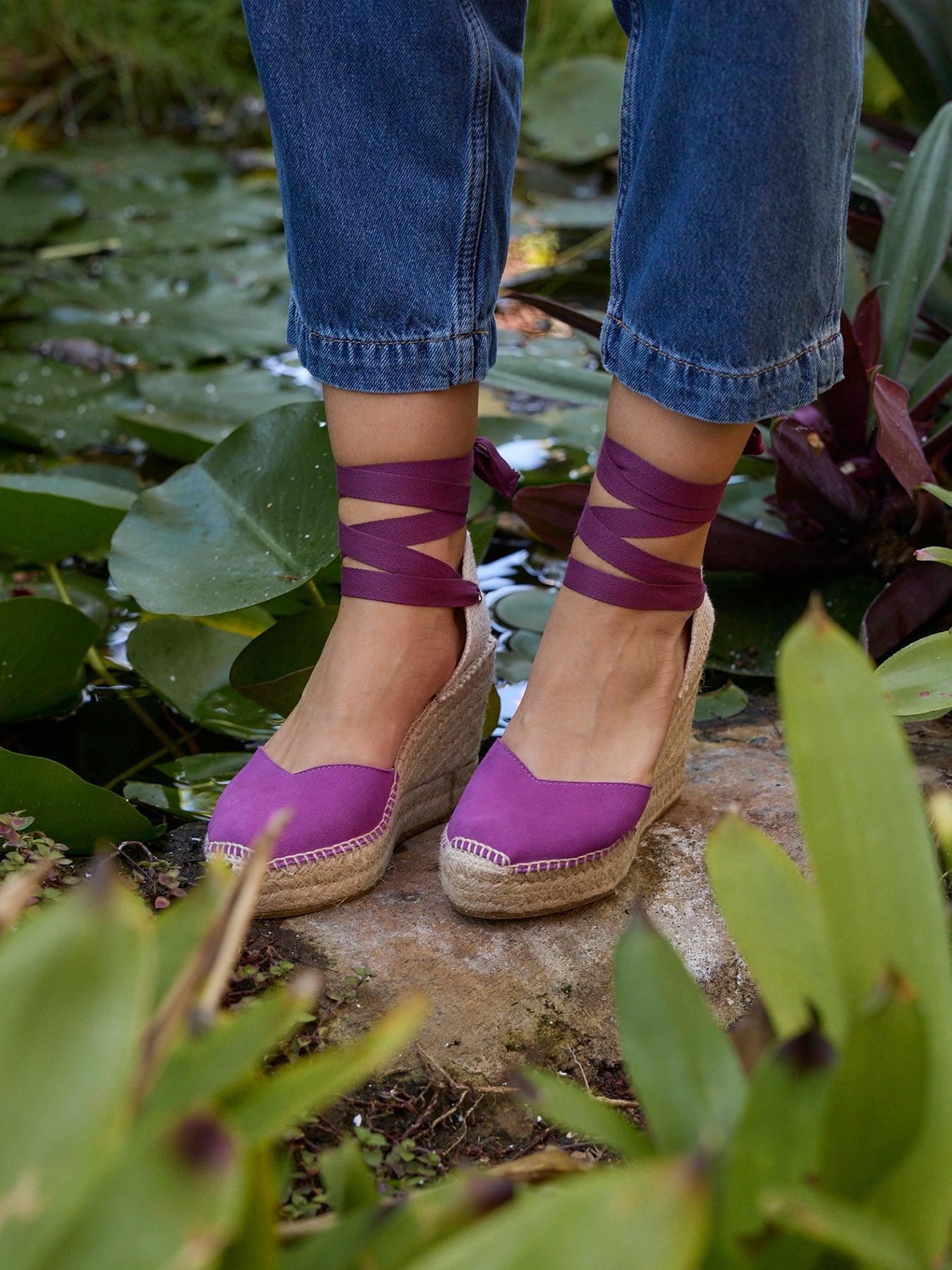 Sandália Anabela Alta Romero Camurça Roxa