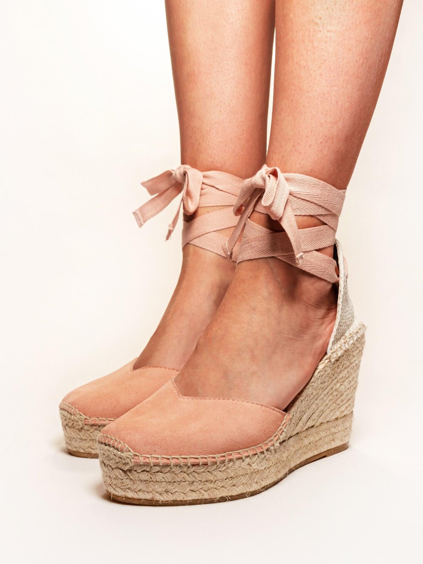 Sandália Romero Anabela 10 cm Camurça Laranja Claro