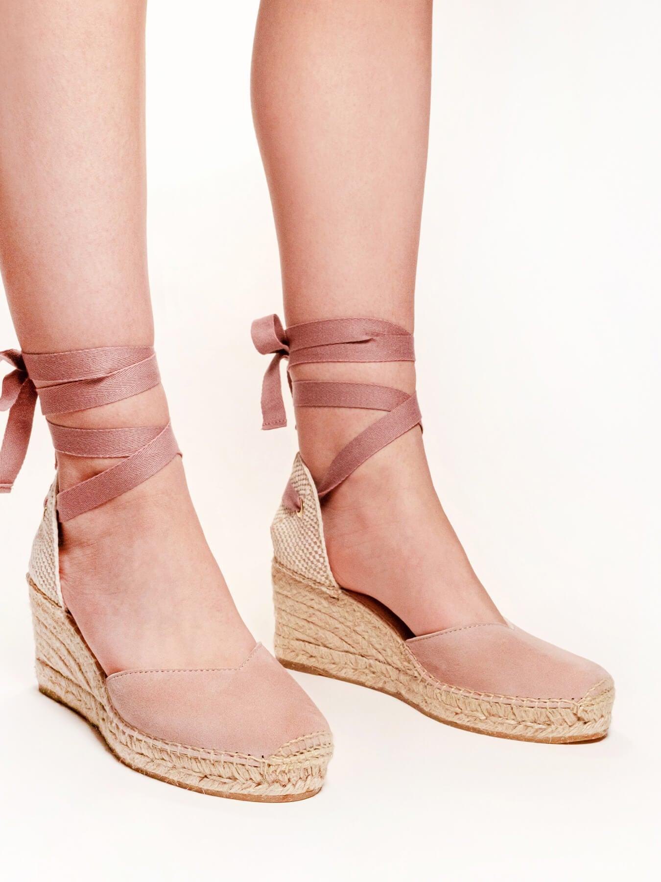 Sandália Romero Anabela 7 cm Camurça Rosa Claro