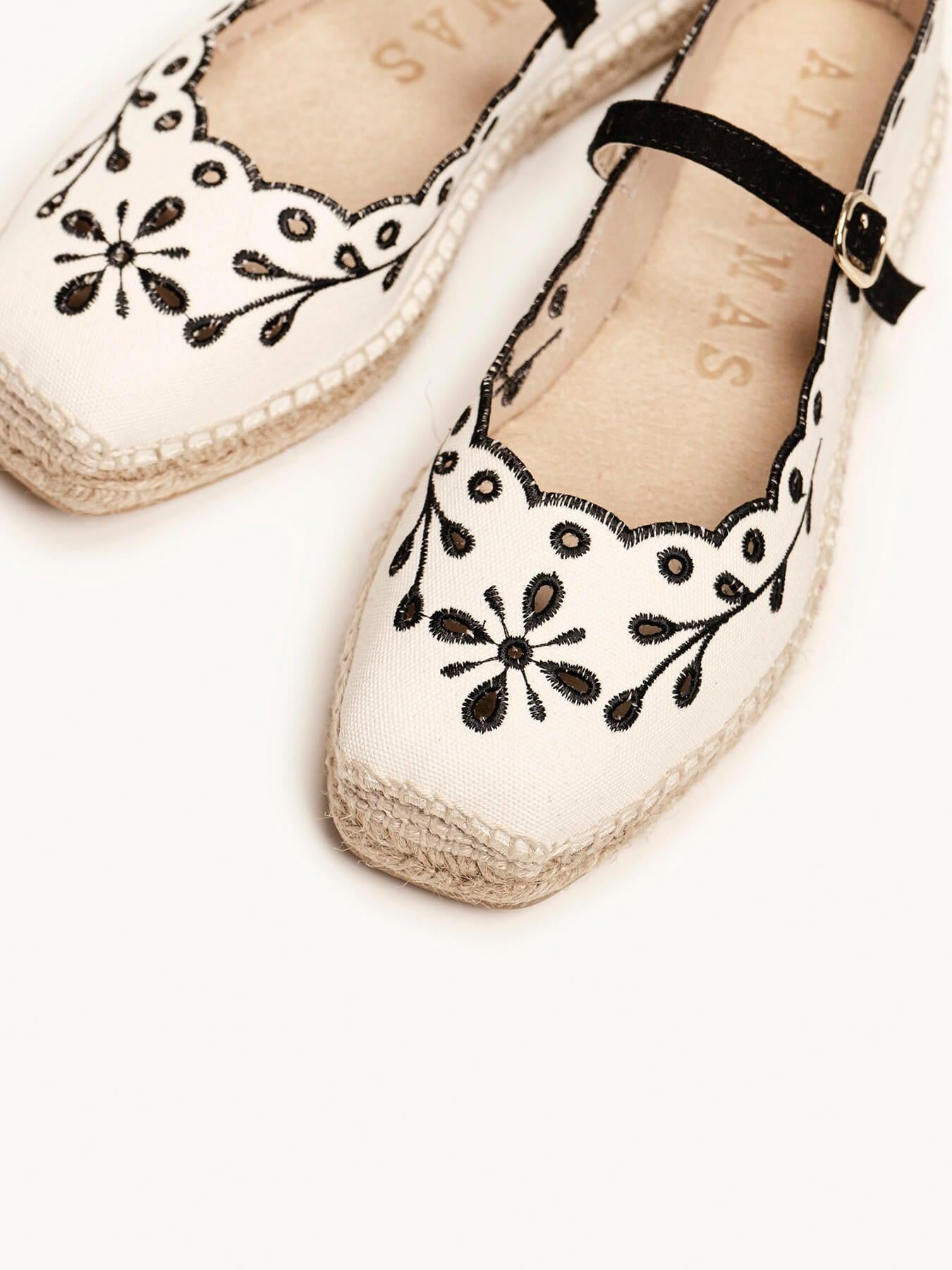 Sapatilha Campanilla Lona Bordada Preto