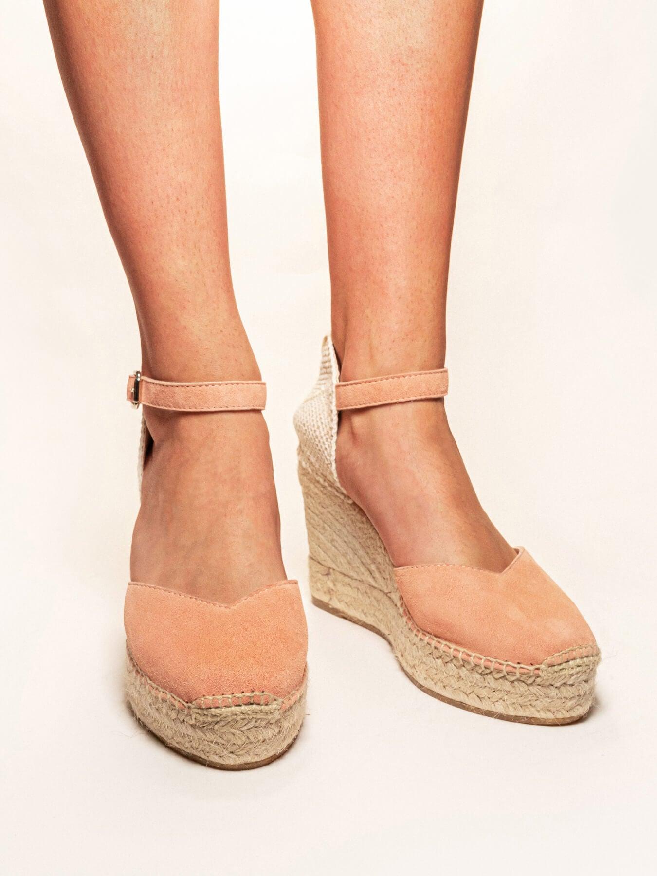 Sandália Anabela Alta Jara Camurça Laranja Claro