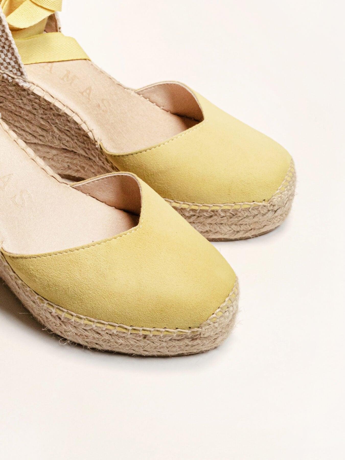 Sandália Anabela Alta Romero Camurça Amarelo