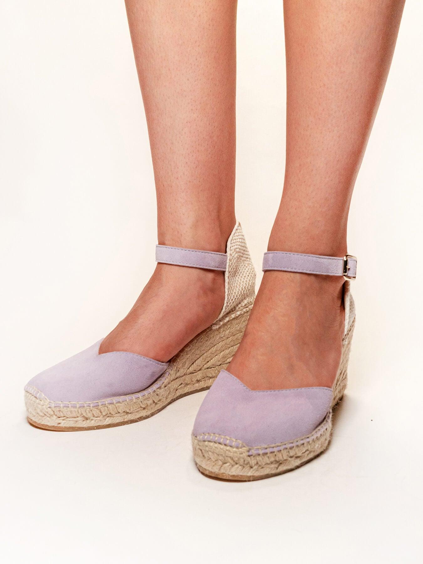 Sandália Anabela Média Jara Camurça Lilás