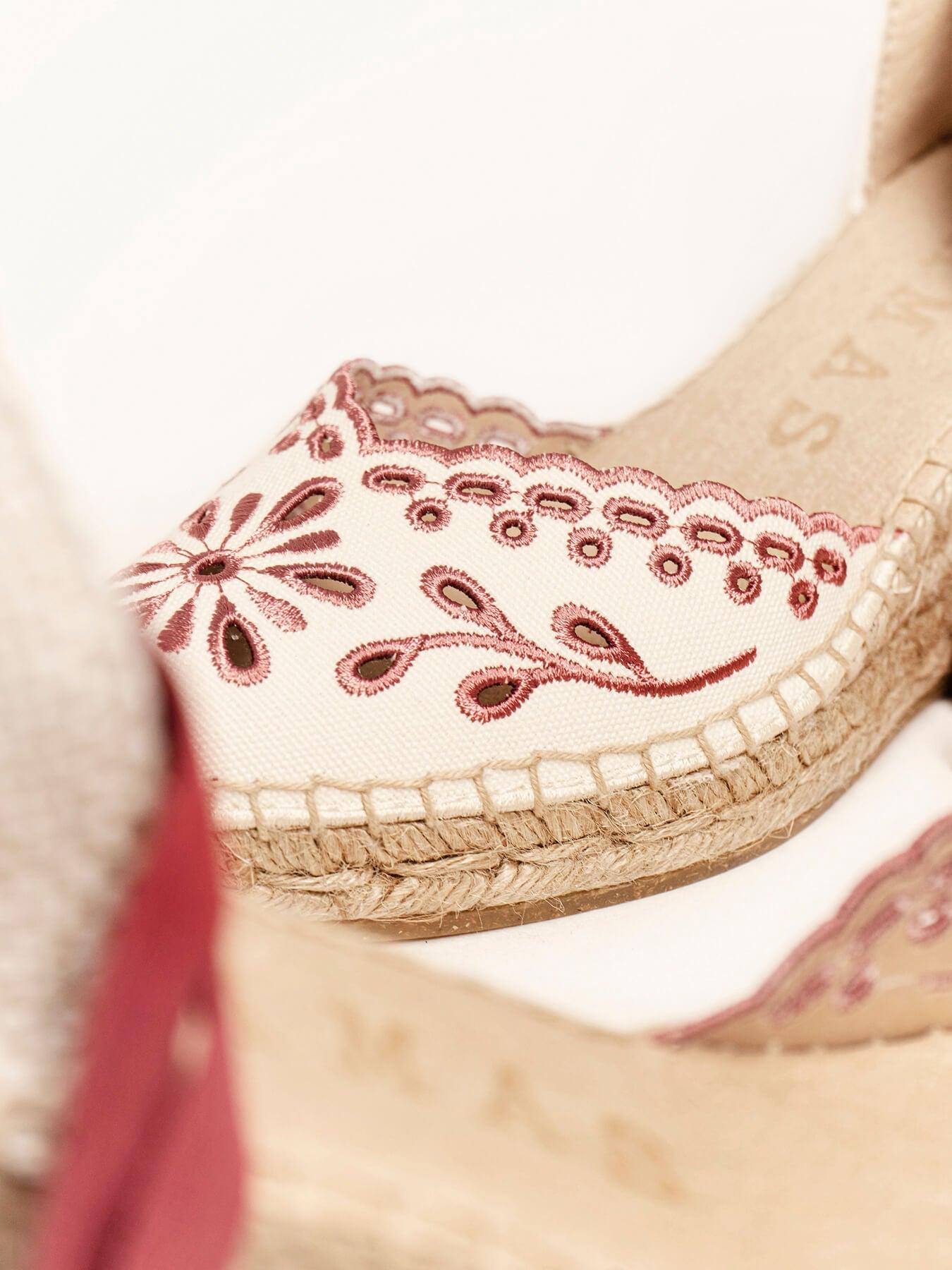 Sandália Anabela Média Romero Lona Bordada Bordô