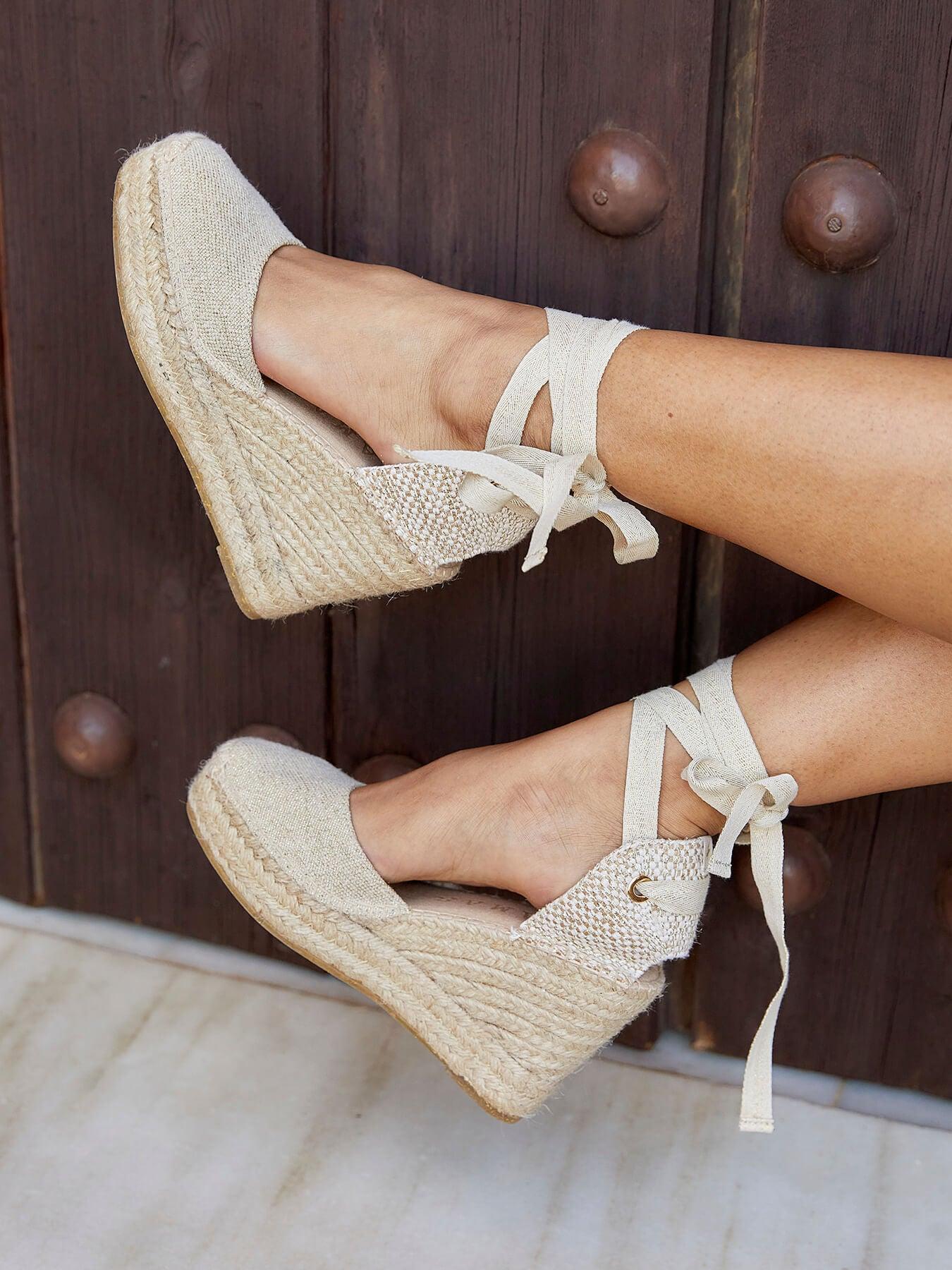 Sandália Anabela Alta Cala Linho Dourado Metalizado