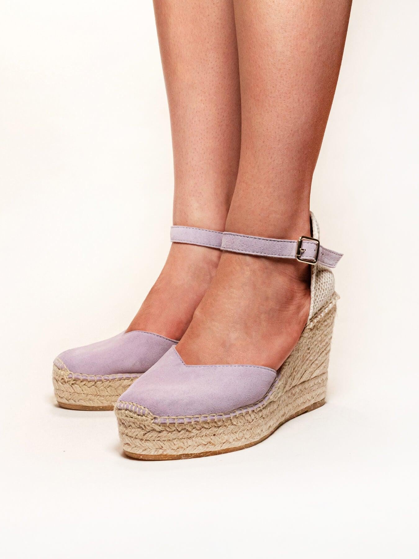 Sandália Anabela Alta Jara Camurça Lilás