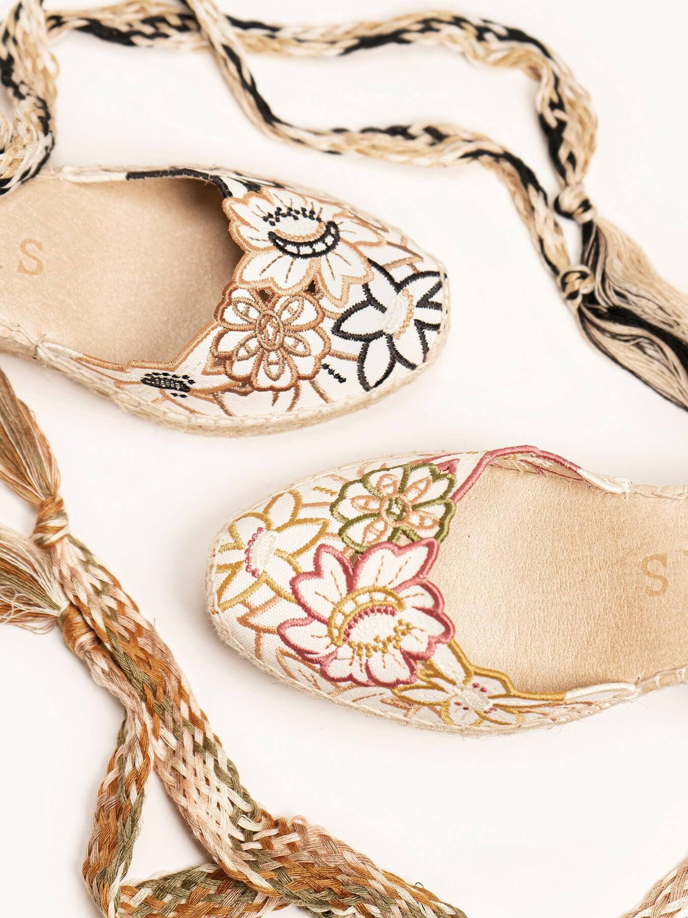 Sandália Anabela Média Romero Bordado Silvestre Rosa